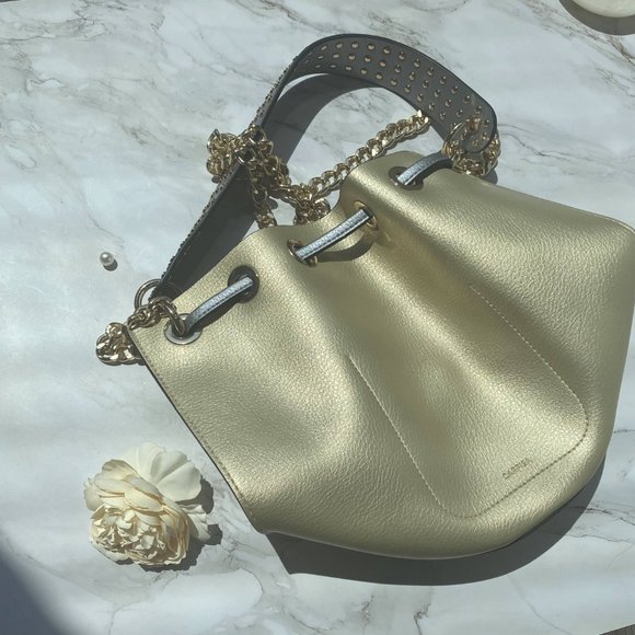 Carpisa Women's smooth Leather Medium Bucket Shoulder Bag - Picture 2 of 12